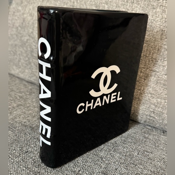 CHANEL Glossy Black Ceramic Flower Vase - Picture 2 of 10